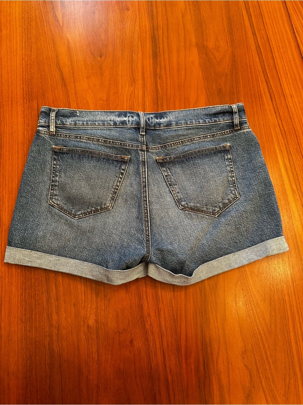 LOFT Classic Blue Denim Cuffed Women’s Shorts size 8 petite (29) - Picture 2 of 4
